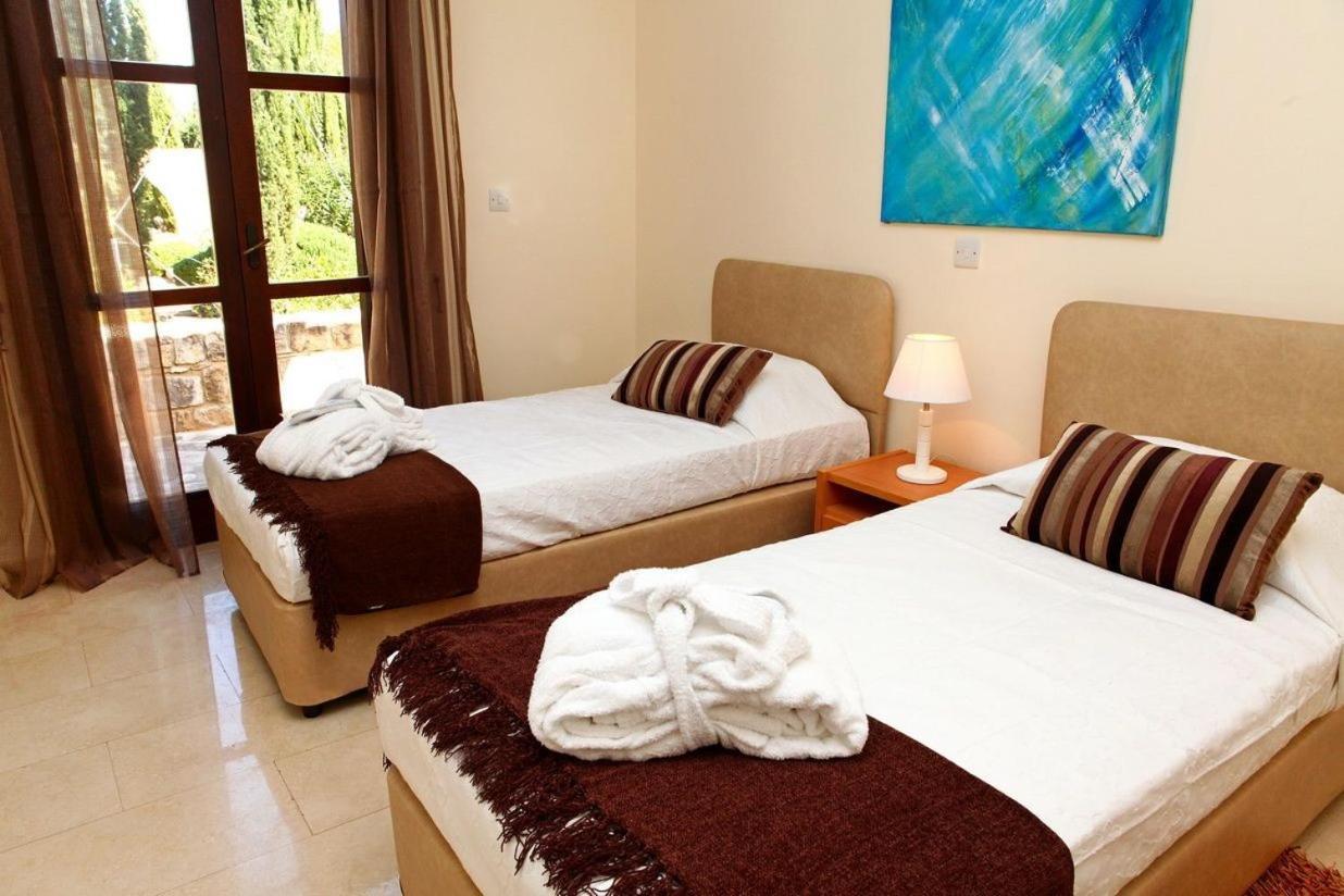 Aphrodite Hills Superior Superior 0066 Air Conditioning 3 Bedrooms